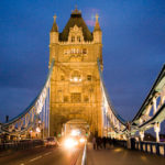 Beleuchtete Tower Bridge in London