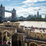 Blick vom Tower of London auf die Tower Bridge