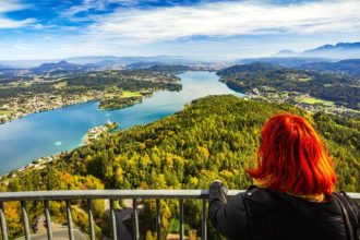 Ausblick vom Pyramidenkogel auf den Wörthersee und Klagenfurt