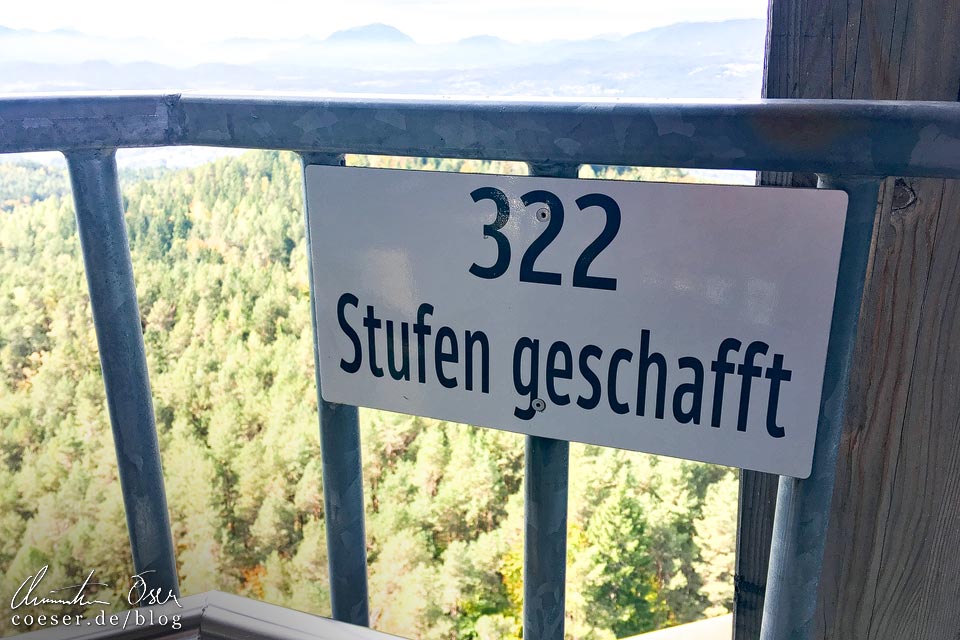 Stufen im Aussichtsturm Pyramidenkogel nahe Klagenfurt am Wörthersee