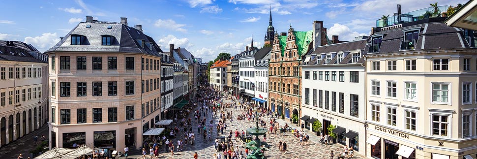 Blick auf die Einkaufsstraße Strøget in Kopenhagen