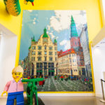 Ein Kopenhagener Stadtbild aus LEGO-Steinen im LEGO-Shop