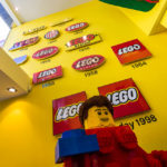 Alte LEGO-Logos im LEGO-Shop in Kopenhagen