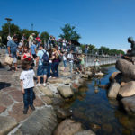 Touristen an der Statue der Kleinen Meerjungfrau (Den lille Havfrue)