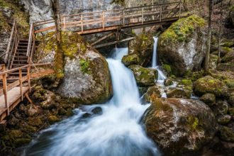 Wanderweg entlang der Myrafälle