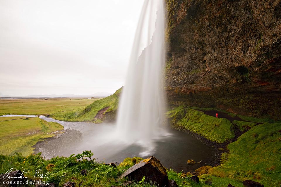 Der Wasserfall Seljalandsfoss in Island