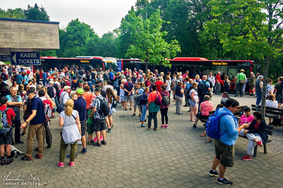 Menschenmassen am Busparkplatz zum Kehlsteinhaus