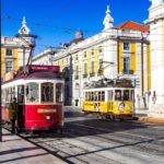 Die roten Straßenbahnen in Lissabon sind ein rein touristisches Angebot im Stil der Hop-on-hop-off-Busse