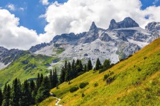 Drei Türme vom Latschätzer Höhenweg auf dem Golm aus gesehen