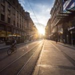 Sonnenuntergang über der Einkaufsstraße Rue de Rive in Genf