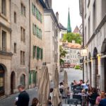 Blick vom Demi Lune Café auf den Place du Bourg-de-Four in Genf