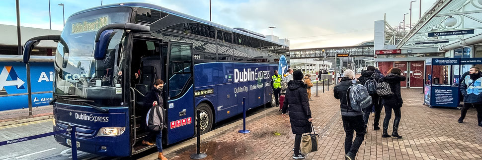 Der Flughafenbus Dublin Express am Dublin Airport