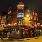 Das O'Neills Pub in Dublin bei Nacht