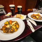 Irischer Eintopf Guinness Stew im O'Neills Pub in Dublin