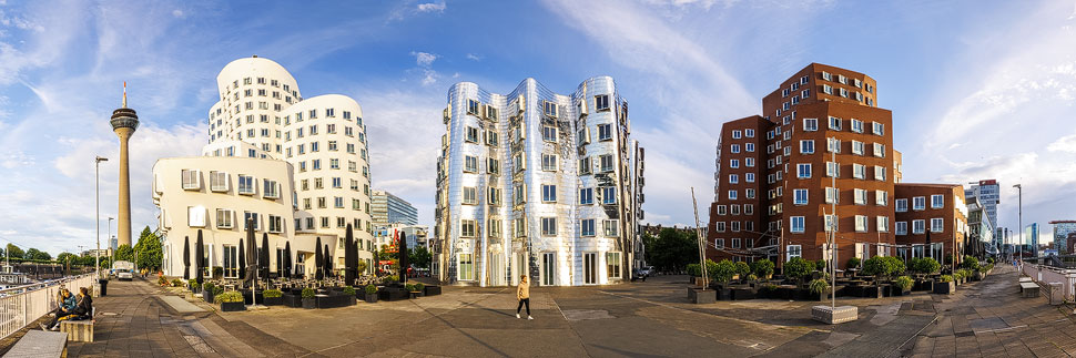 Neuer Zollhof des Stararchitekten Frank Gehry in Düsseldorf