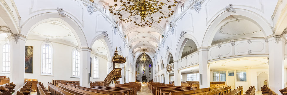 Panorama-Innenansicht der St.-Mang-Kirche in Kempten