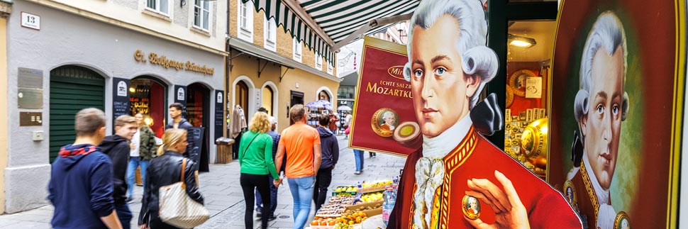 Werbeständer für Salzburger Mozartkugeln
