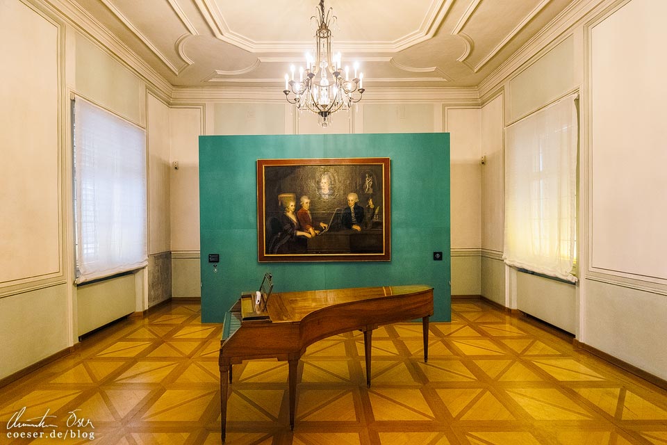 Salzburg Städtereise: Foto aus Mozarts Wohnhaus mit Familiengemälde