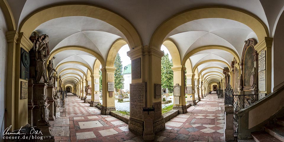 Salzburg Städtereise: Foto des Bogengangs am Sebastiansfriedhof