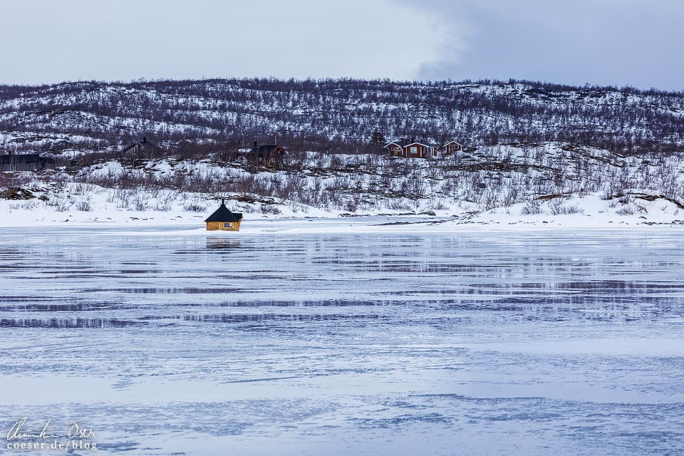 Zugefrorener See Torneträsk in Abisko, Schweden
