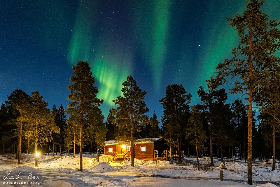 Nordlichter in Schweden über der Reindeer Lodge, Jukkasjärvi