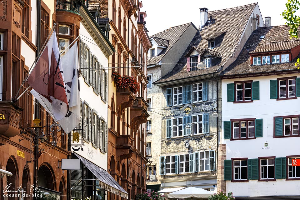Historische Häuser am Spalenberg in der Altstadt von Basel