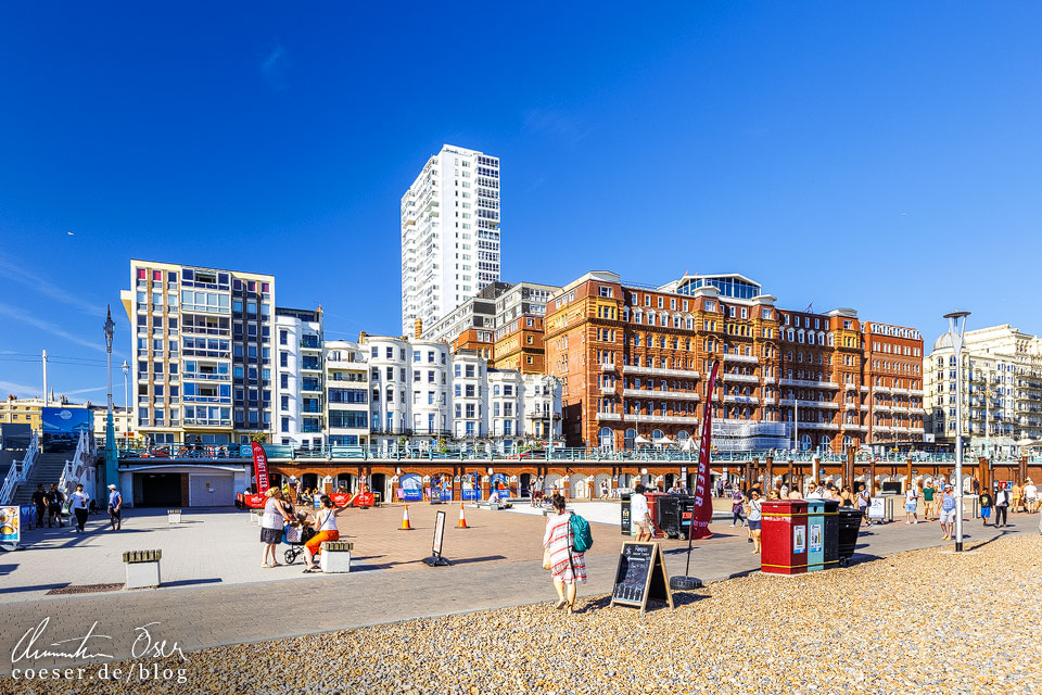 Häuser auf der Strandpromenade von Brighton