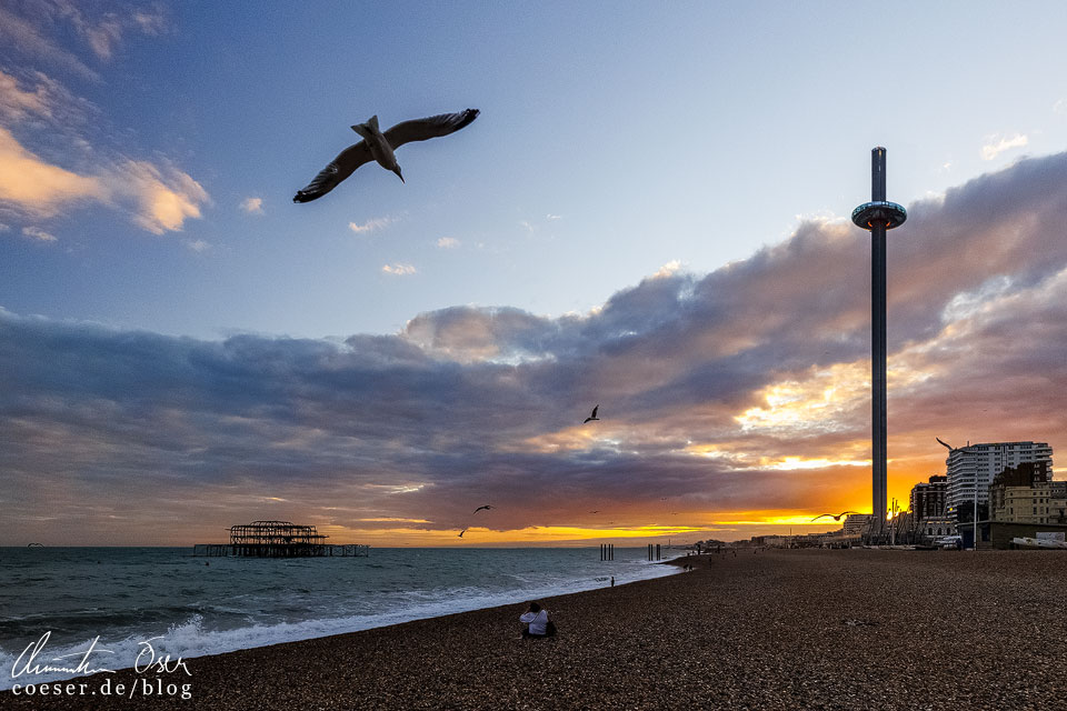 Sonnenuntergang auf dem Strand von Brighton