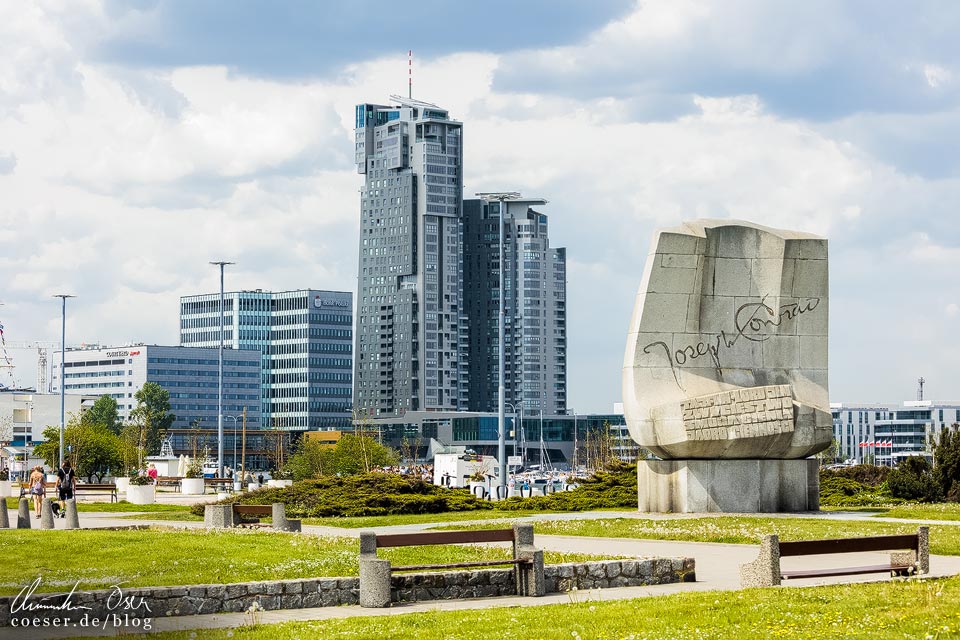 Sea Towers und Denkmal von Joseph Conrad in Gdynia