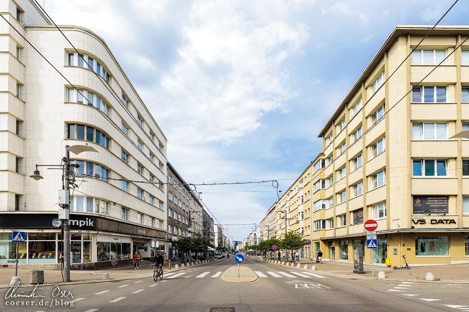Straße Świętojańska mit Gebäuden im Modernismus in Gdynia