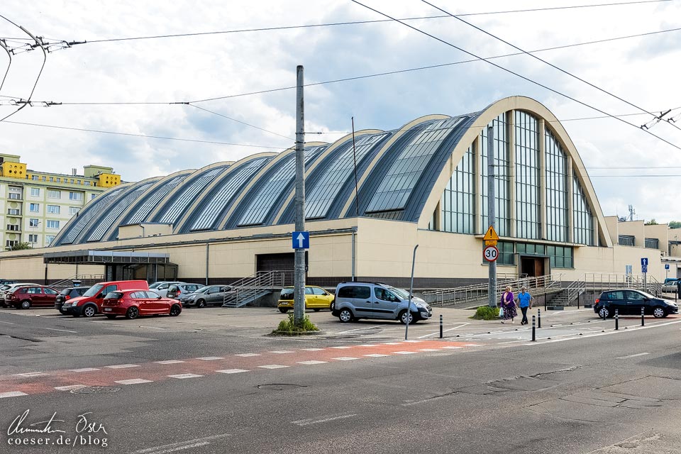 Außenansicht der Markthalle in Gdynia im Stil des Modernismus