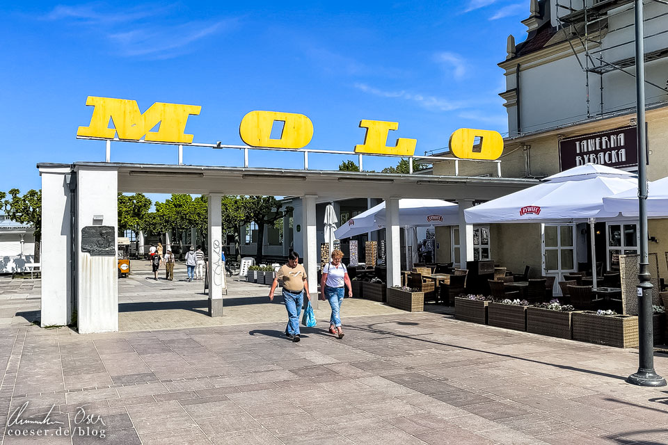 Schild "Molo" vor dem Pier in Sopot