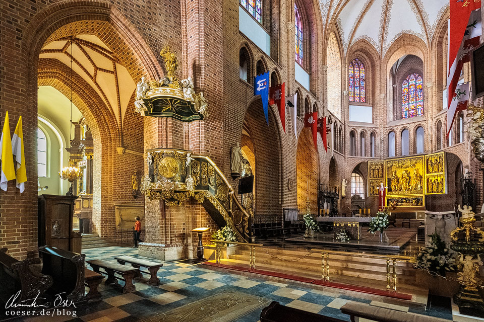 Der Chor und Altar im Posener Dom