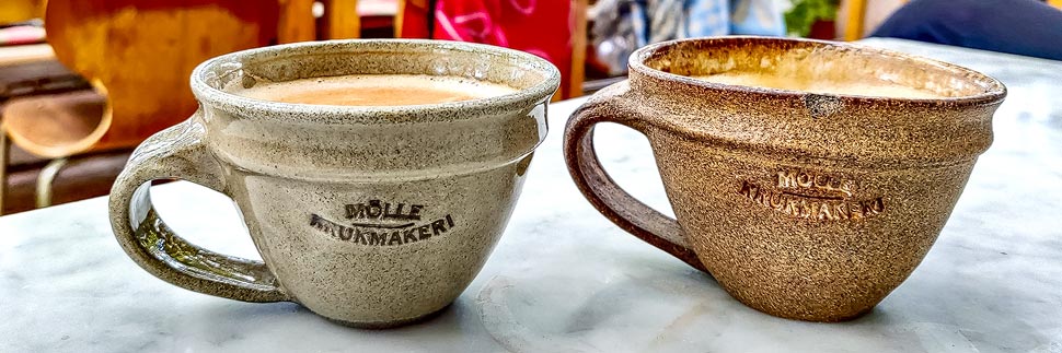 Kaffeetassen in der Töpferei (Krukmakeri) in Mölle, Schweden