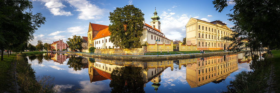 Spiegelung des Dominikanerklosters in Budweis (České Budějovice)