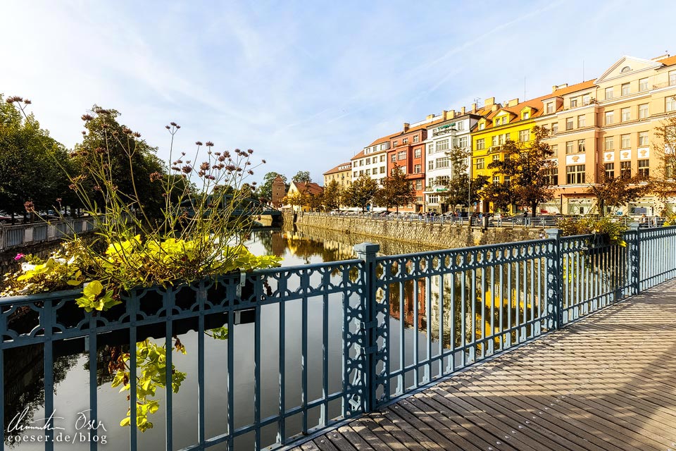 Prachtvolle Bürgerhauser und die Brücke Zlatý most in Budweis (České Budějovice)