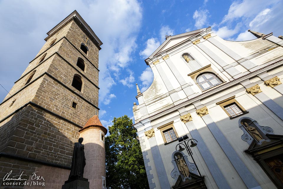 Schwarzer Turm (Černá věž) und Kathedrale St. Nikolaus in Budweis (České Budějovice)