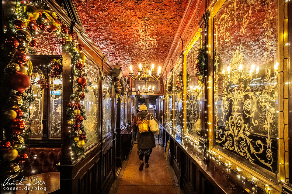 Weihnachtsbeleuchtung in London: The Argyll Arms Pub