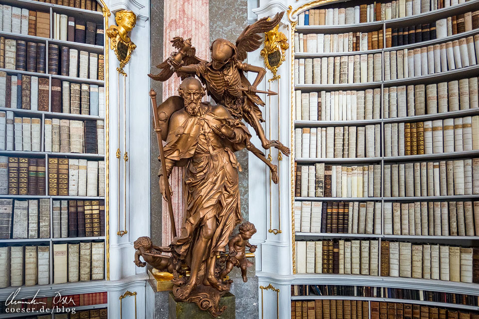 Figurengruppe "Die letzten vier Dinge" von Josef Stammel in der Klosterbibliothek im Stift Admont 