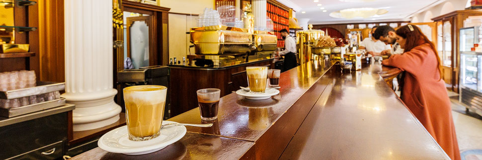 Kaffeehauskultur im Caffè degli Specchi in Triest