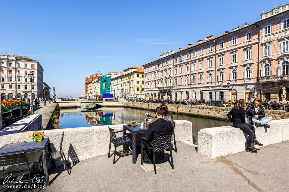 Aperitivo Italiano am Canal Grande in Triest