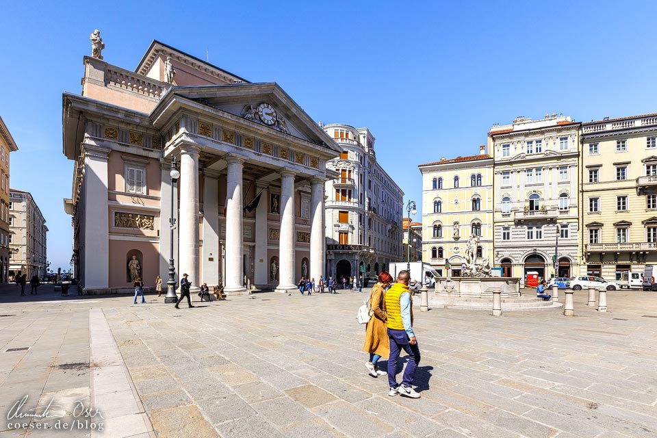 Altes Börsengebäude auf dem Piazza della Borsa in Triest