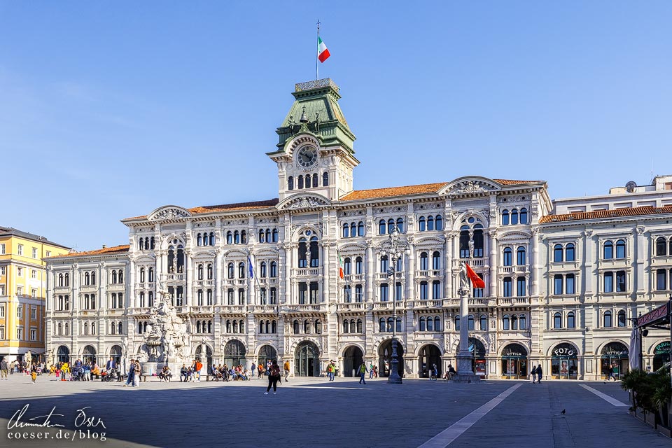 Rathaus auf dem Piazza Unità d'Italia in Triest