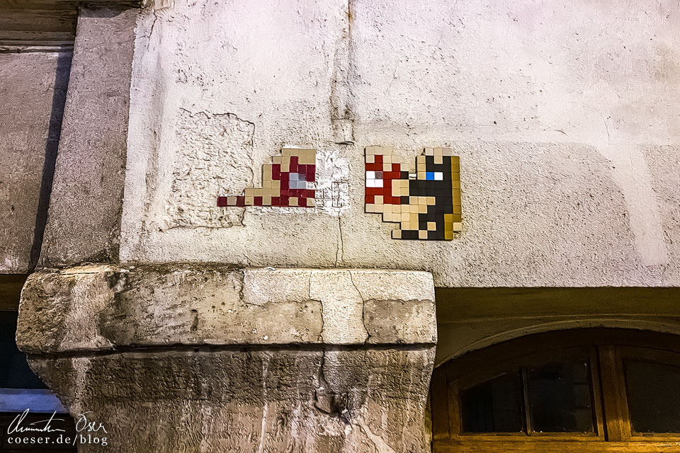 Beschädigter Space Invader PA_155 in Paris