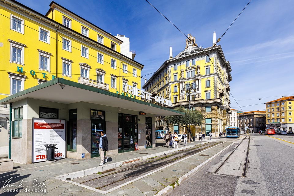 Tramway-Station am Piazza Oberdan in Triest