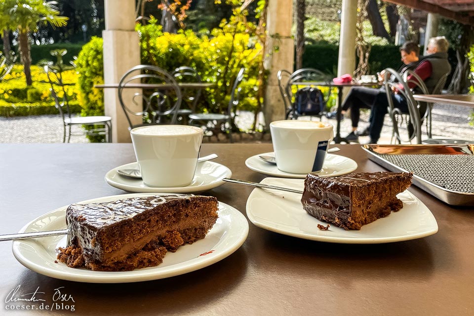 Torten im Caffè Massimiliano im Schlosspark Miramare in Triest