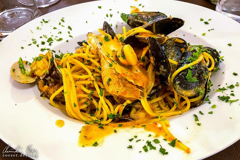 Spaghetti allo scoglio in einem Restaurant im Triester Vorort Barcola