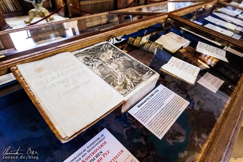 Zimelien (wertvolle Ausstellungsstücke) in der Stiftsbibliothek im Stift Melk