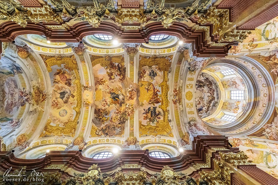 Deckenfresko und Kuppel in der Stiftskirche im Stift Melk