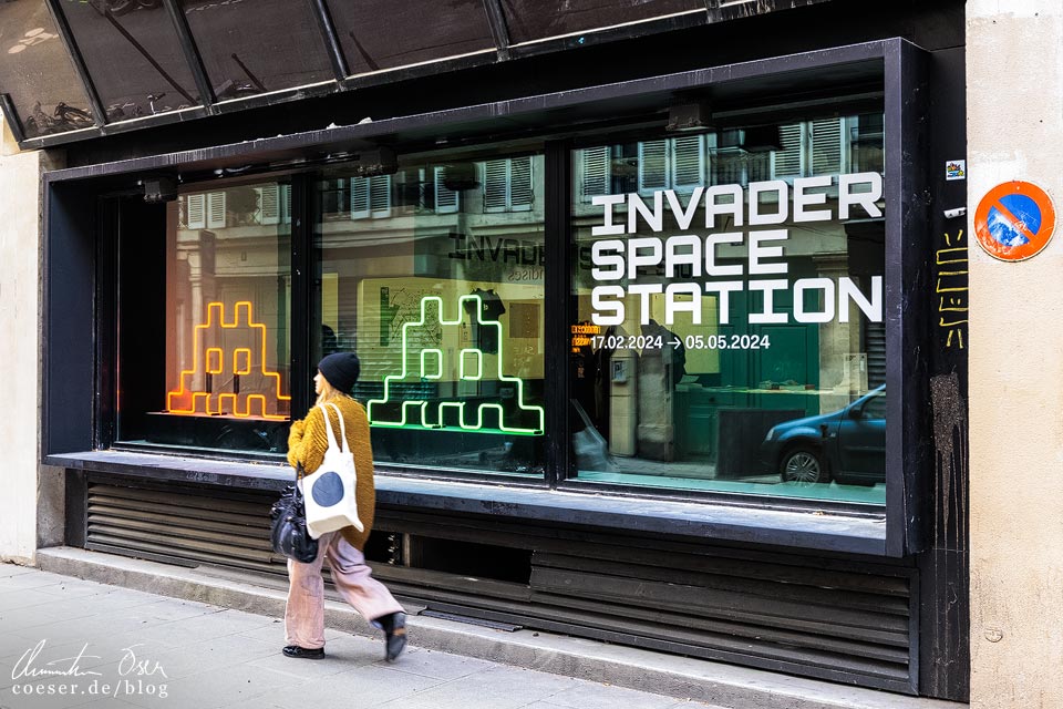 Eingang zur Ausstellung Invader Space Station in Paris